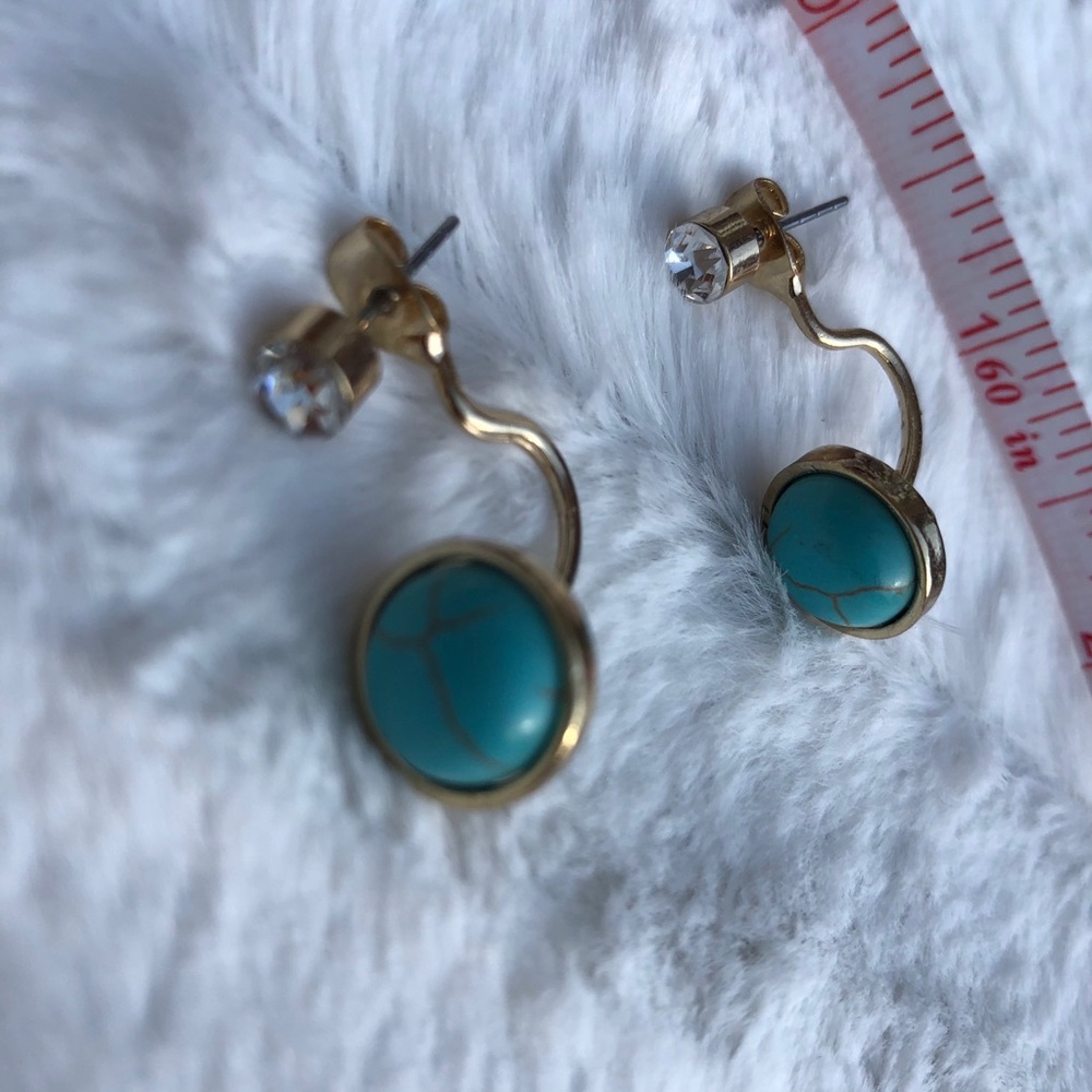 Unique shape earrings with classic style. - Picture 1 of 8
